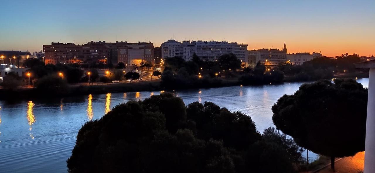 Apartamento Con Vistas Al Rio Guadalquivir En Triana, Sevilla Εξωτερικό φωτογραφία
